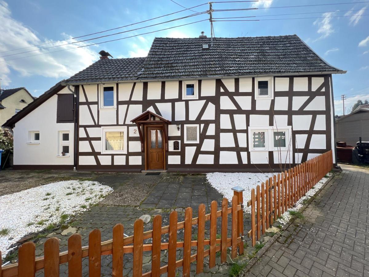 300 Jahre Altes Renoviertes Fachwerkhaus Villa Peterslahr Dış mekan fotoğraf